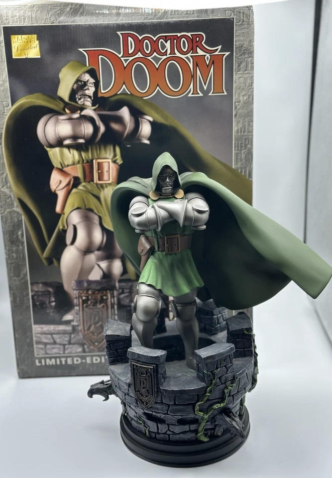 Estatua Dr Doom tamaño completo de 14 pulgadas de Bowen Designs. Fantastic Four And Avengers Foto 1 de 4