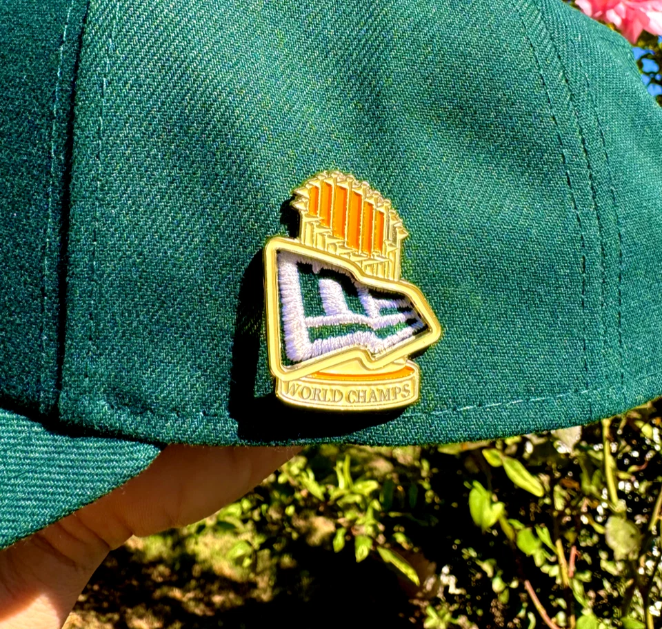 LOS ANGELES DODGERS CAMPEONES DEL MUNDO OHTANI SOMBRERO/ROPA METAL ESMALTE PIN Foto 1 de 1