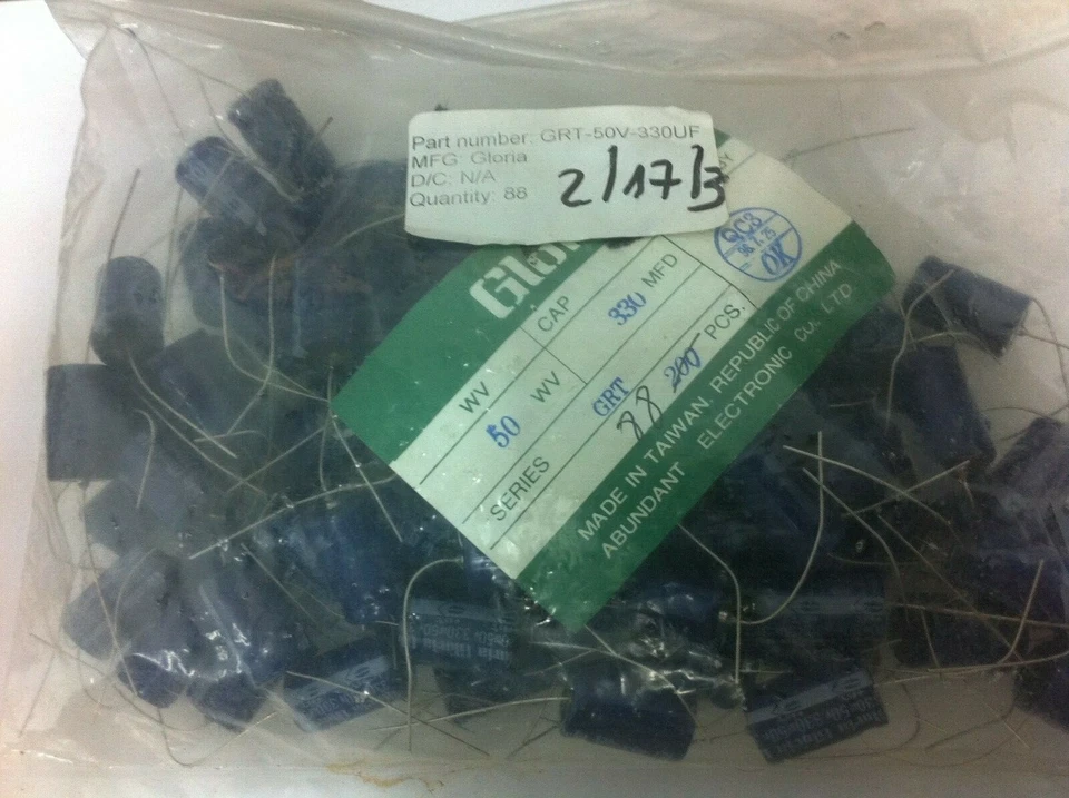 GRT-50V-330uF - Gloria - 88 piezas - Condensadores electrolíticos radiales 330uF 50V 85C  Foto 1 de 1