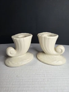 Portacandele vintage Shawnee USA ceramica crema Cornucopia conico a costine 3,5"  - Foto 1 di 16