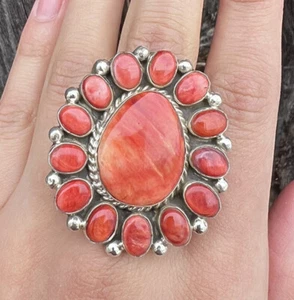 Anillo ajustable Navajo de plata de ley con racimo de ostras espinosas. Firmado - Imagen 1 de 12