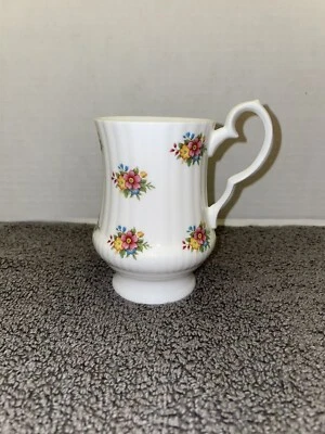 Vintage Royal Windsor Delicate Roses Fine Bone China Coffee/Tea Cup England EUC - Image 1 of 4