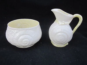 Belleek Creamer & Sugar Bowl 1er verde 4ta marca 1946/55 patrón de carcasa de juguete - Imagen 1 de 2