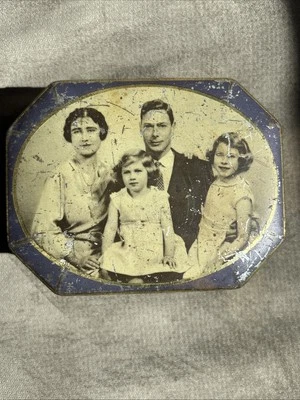 Royal Family Biscuit Tin King George IV Queen Elizabeth - Image 1 of 4