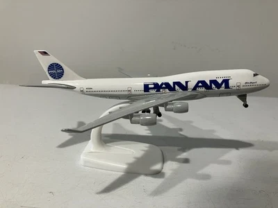 Die-Cast PanAm Boeing 747 escala 1/300 Foto 1 de 4