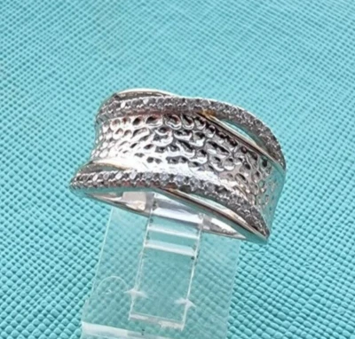 ANILLO ÚNICO PLATA ESTERLINA 925 CIRCONITA IMITACIÓN DIAMANTE ACABADO MARTILLADO TALLA 8 Foto 1 de 4