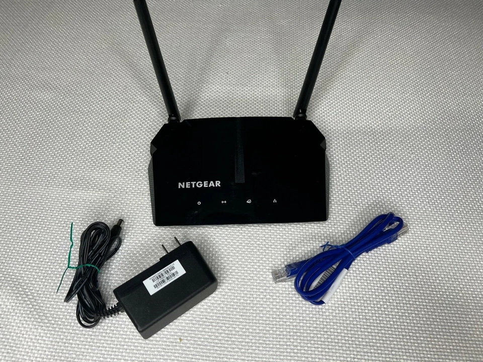 NETGEAR AC1200 Dual Band WiFi Router Model R6120 - Image 1 of 4
