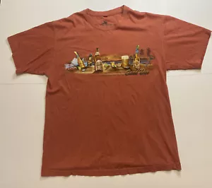 Newport Blue Apparel "Sand Bar" Sonnenuntergang mit Bier in Sand Medium Baumwolle T-Shirt - Bild 1 von 5