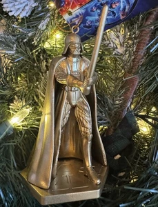 Darth Vader Gold 2025 edición limitada Star Wars árbol de Navidad adorno con etiqueta - Imagen 1 de 1