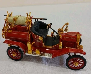 Signature Series 1914 FORD MODEL T Firetruck Diecast 1:18  - Picture 1 of 10