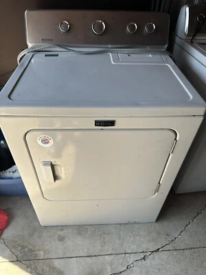 Maytag 7,0 pies cúbicos Secadora eléctrica ventilada blanca con control de arrugas Foto 1 de 2