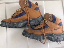 womens nike boots with heel
