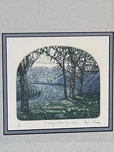 Grabado de paisaje firmado Stephen Whittle enmarcado azul casa galería pared - Imagen 1 de 8