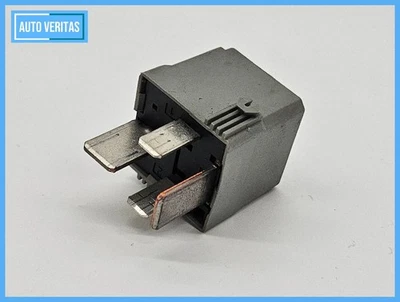 Mercedes W203 W204 W212 W639 W906 4-pin relay grey Hella 12V A0025422619 - Image 1 of 4