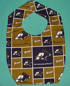 .NUEVO BABERO BEBÉ NIÑO UNIVERSIDAD DE AKRON CREMALLERAS Fear the ROO/DESCUENTOS DE ENVÍO - Imagen 1 de 1