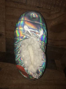 Wonder Nation Mädchen silber holografische Hausschuhe Socken Größe 13-4 ~ Neu mit Etikett - Bild 1 von 5