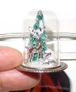 PUPPENHAUS MINIATUR WEIHNACHTSRENTIERE + BAUM MASSSTAB 1:12 IN GLASKUPPEL EICHE NEU~~ - Bild 1 von 11