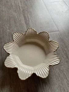Lenox Meridian Collection Crema con Cuenco 24kt. I caramelo/nuez medición 7 1/2”x 1 3/4 - Imagen 1 de 10