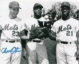 AMOS OTIS NEW YORK METS 1969 ACTION SIGNED 8x10 - Picture 1 of 1