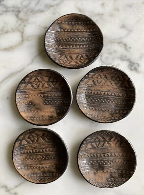Conjunto de 5 pratos Palo Santo para oferta de queima feitas à mão cerâmica texturizada 3,75" - Imagem 1 de 4