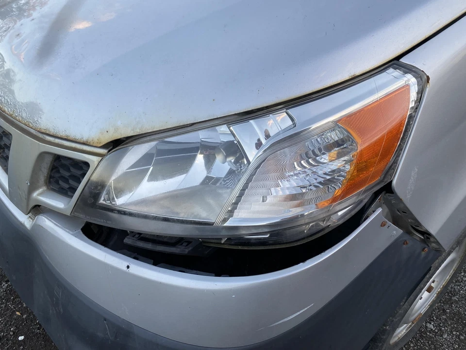 Conjunto de faros izquierdos usados se adapta a: Nissan Nv200 2014 grado A izquierdo Foto 1 de 4