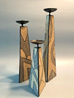 Candelabro Art Deco con forma de pirámide trío gris marfil piedra guijarros Filipinas Foto 1 de 4