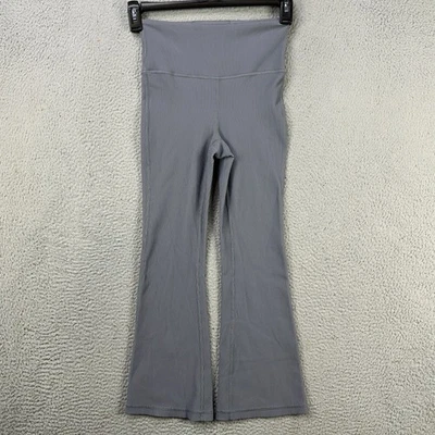 Calça Leggings Athleta Feminina Pequena Cinza Elation com nervuras Crop Flare Perna Larga NOVA - Imagem 1 de 4