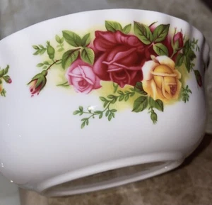 ROYAL ALBERT VTG “OLD COUNTRY ROSES” SERVING ANYTHING BOWL - Picture 1 of 6