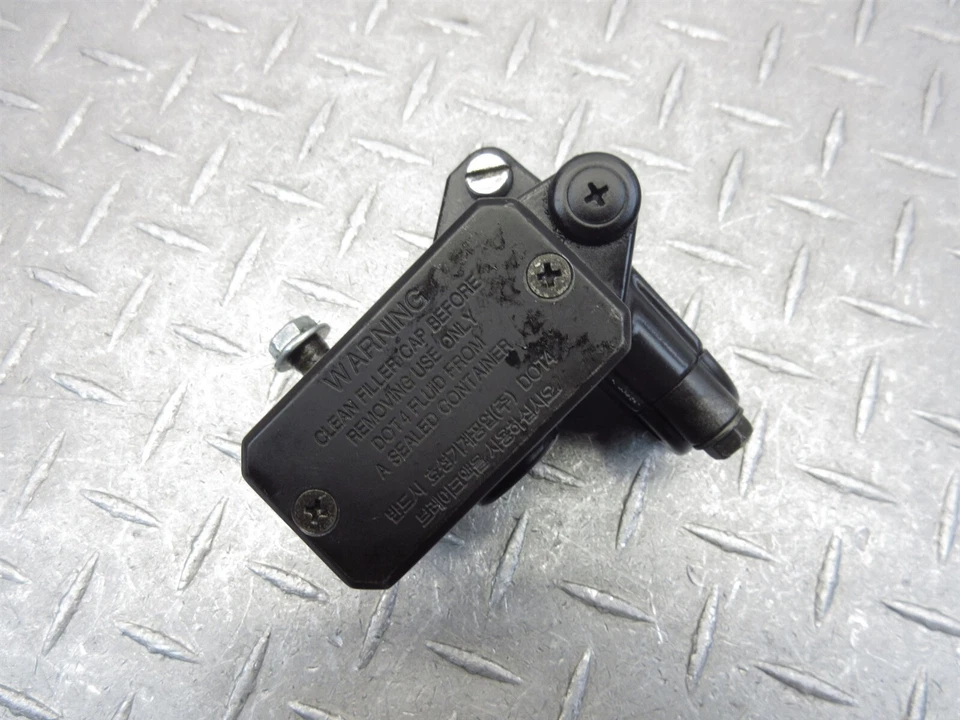 2007 Hyosung GT650 GT650R conjunto de reservatório de cilindro mestre de freio dianteiro fabricante de equipamento original - Imagem 1 de 4