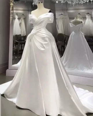 Vestidos de novia suaves satinados fuera del hombro elegantes una línea Foto 1 de 4