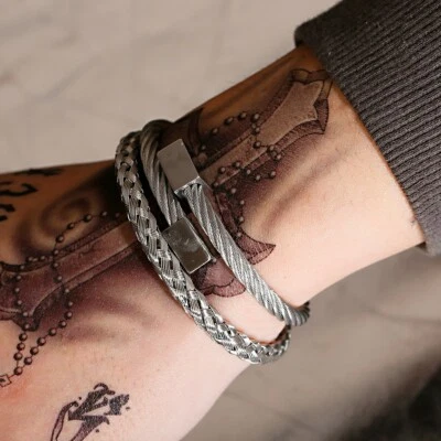 Brazalete de acero inoxidable con dije de corona de rey dorado para hombre número romano Foto 1 de 4