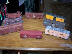 8 Vintage HO Boxcars,Cabooses,Roadhouse Altis Athearn all nice 11 photos - Picture 1 of 11