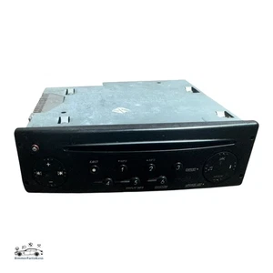 RENAULT TRAFIC MK2 X83 2010 RADIO CD PLAYER HEAD UNIT 8200585305 - Picture 1 of 3