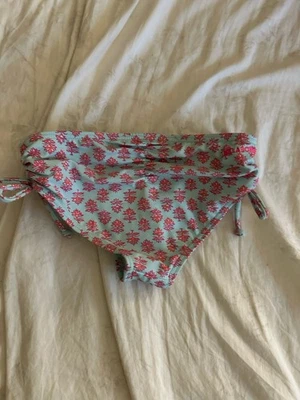 Parte inferior de bikini Billabong para niñas talla 10 azul claro con flores rojas nuevo con etiquetas Foto 1 de 2