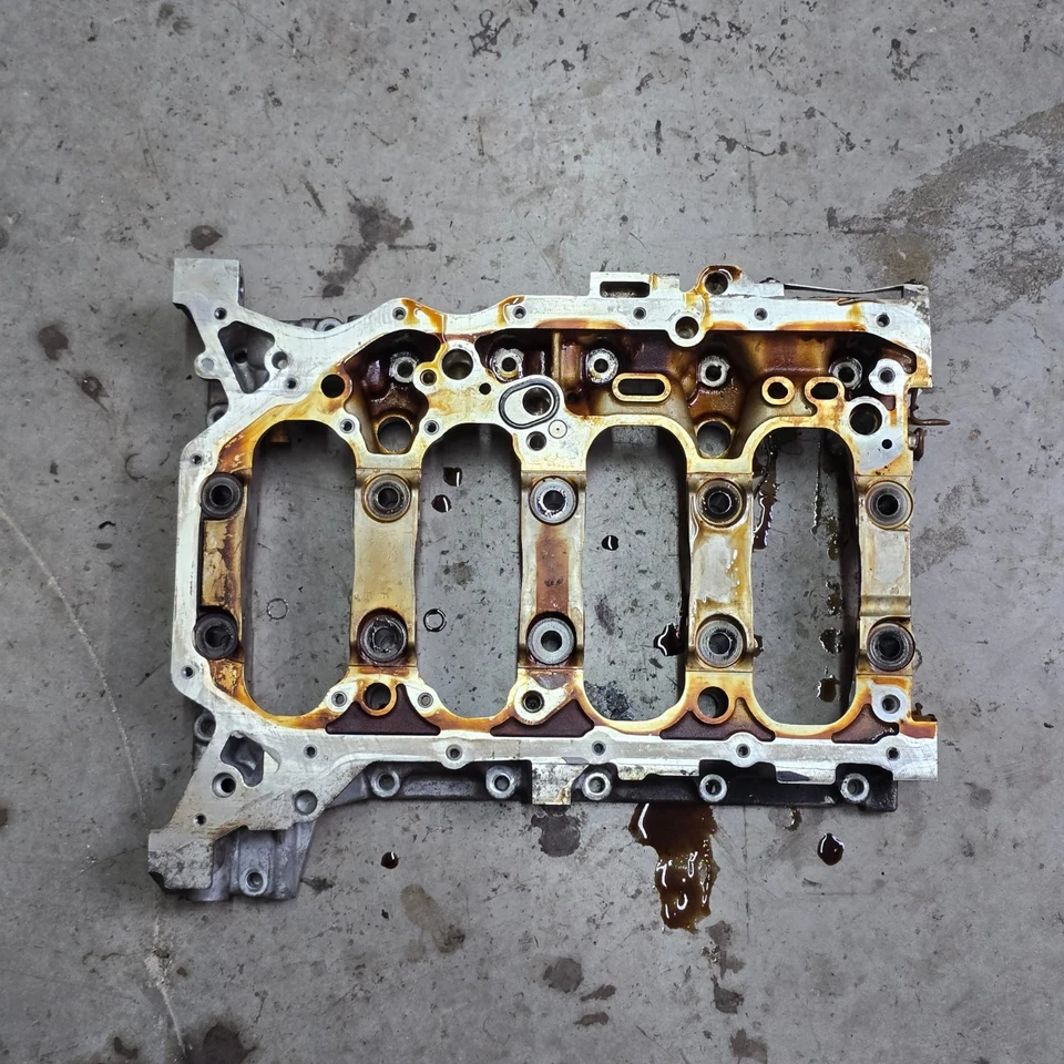 Honda Accord 2011-2012 2,4 L cárter de aceite superior del motor 11000-R40-811 OEM Foto 1 de 2