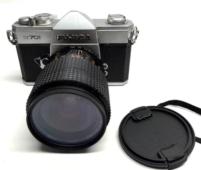 Cámara Fujica ST 701 SLR 35 mm de colección con lente multicapa f=28-70 mm 1:3,5-4,5 Foto 1 de 4