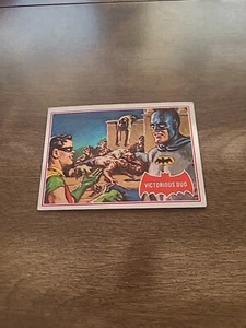 1966 Topps Batman Victorious Duo #28A C000905 - Picture 1 of 2