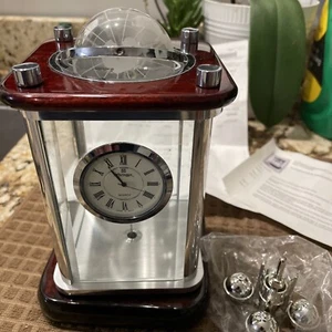 Reloj de aniversario Forrest Bro vintage alimentado por batería único sin probar necesita batería - Imagen 1 de 8