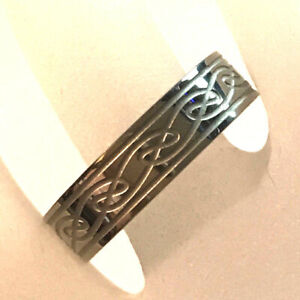 QG Titanium Wedding Ring  Scroll Design size 9.5