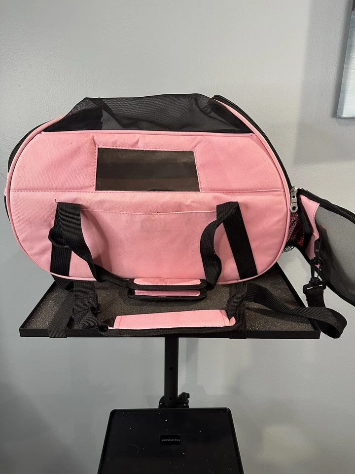 Transportador cómodo para mascotas pequeñas lados suaves - frambuesa/rosa aprobado por aerolínea. Foto 1 de 4