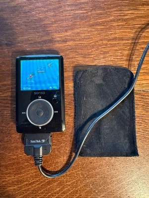 Медиаплеер цифровой SanDisk Sansa Fuze черный (2 Гб)  - Изображение 1 из 3