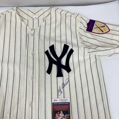 Camiseta Mitchell & Ness firmada por Yogi Berra de los Yankees de Nueva York certificado de autenticidad JSA Foto 1 de 4