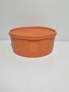 Contenitore 8 tazze vintage Tupperware arancione Servalier #1204-1 con coperchio sigillo #1205-4 - Foto 1 di 6