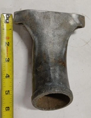 Ford Modelo A AA 1928-1929 Salida de cuello de agua Carcasa de tubo de refrigerante superior (c) Foto 1 de 4