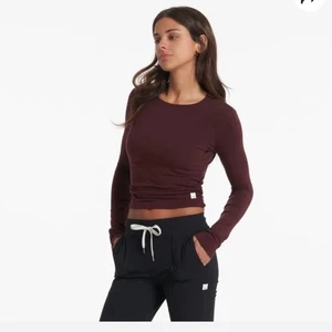 Vuori Long-Sleeve Coast Crop Crew Neck Top in Ruby Size Small - Picture 1 of 6