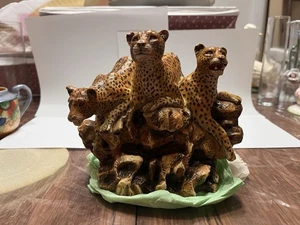 Vintage MCM Drei Geparden / Leoparden liegend in einem Baum Harz Skulptur Deko - Bild 1 von 4