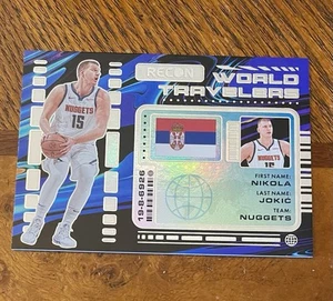 2023-24 Panini Recon π·πΈ World Travelers #15 π·πΈ Nikola Jokic Denver Nuggets - Foto 1 di 2