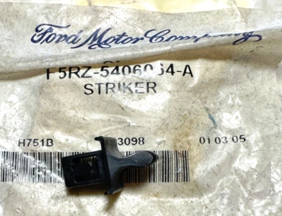 Genuine Ford Center Console Lid Latch Striker NOS F5RZ-5406064-A - Imagem 1 de 3