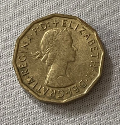 1963 UK Great Britain 3 Pence Thruppence Thrupenny Queen Elizabeth II Coin (63d) - Image 1 of 2