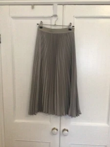 H&M champagne pleated skirt size 8 vgc - Picture 1 of 3
